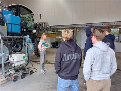 Waterwijs en plagen jagen: praktijklessen voor toekomstige tuinbouwers